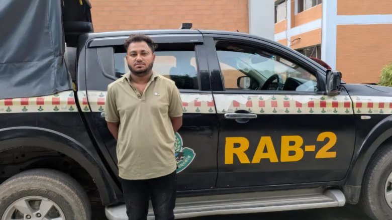 রাজধানীতে ১০৫ রাউন্ড গুলি ও হেরোইনসহ যুবক গ্রেপ্তার