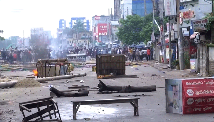 ৪৭৫ জনকে আসামি করে মামলা পুলিশের ওপর হামলায় 